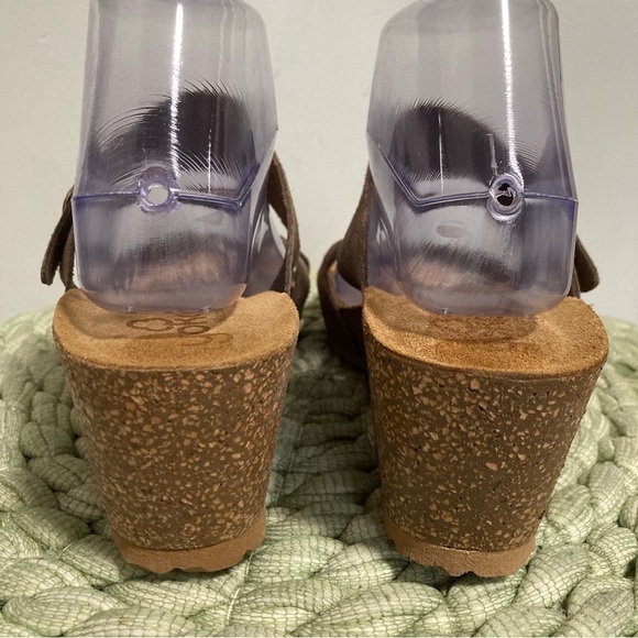NWT Yokono Brown Suede Toe Loop Slip On Cork Wedge Sandals - Picture 6 of 8
